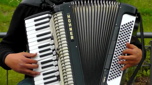 Jak nazywa się przedstawiony na zdjęciu instrument?